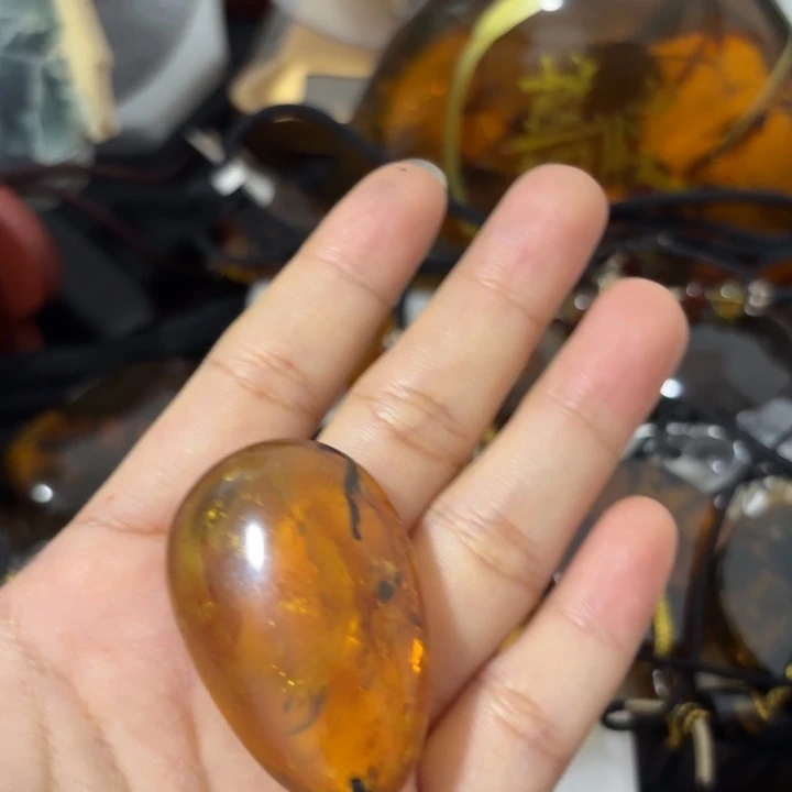 琥珀未镶嵌裸石金兰吊坠