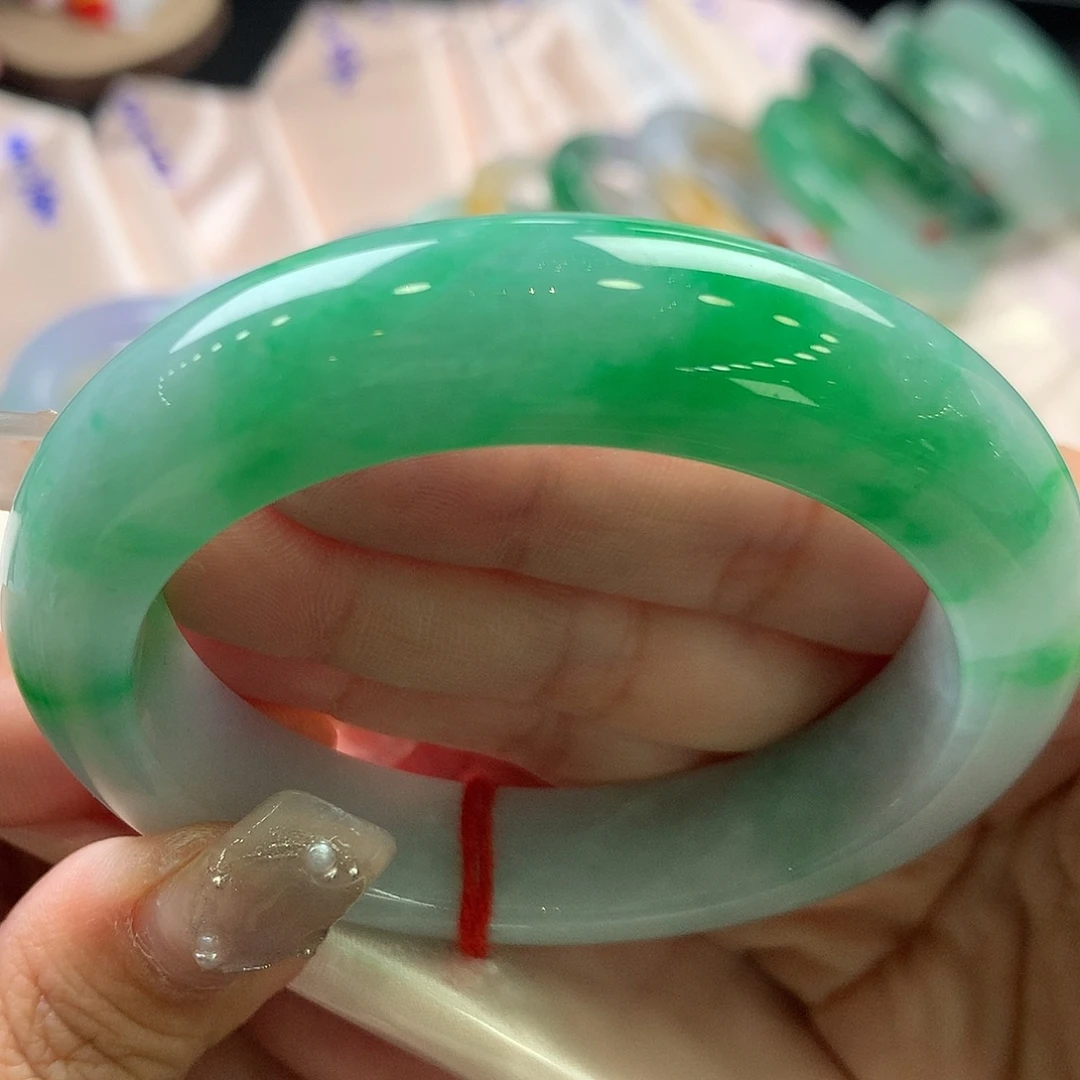 翡翠未镶嵌手镯55.6冰胶辣绿大漏