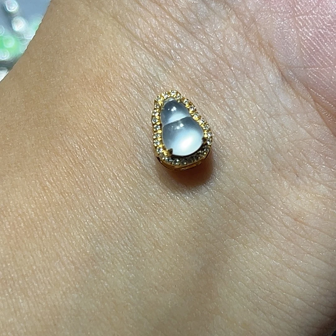 追***鱼翡翠18K金镶嵌颈饰