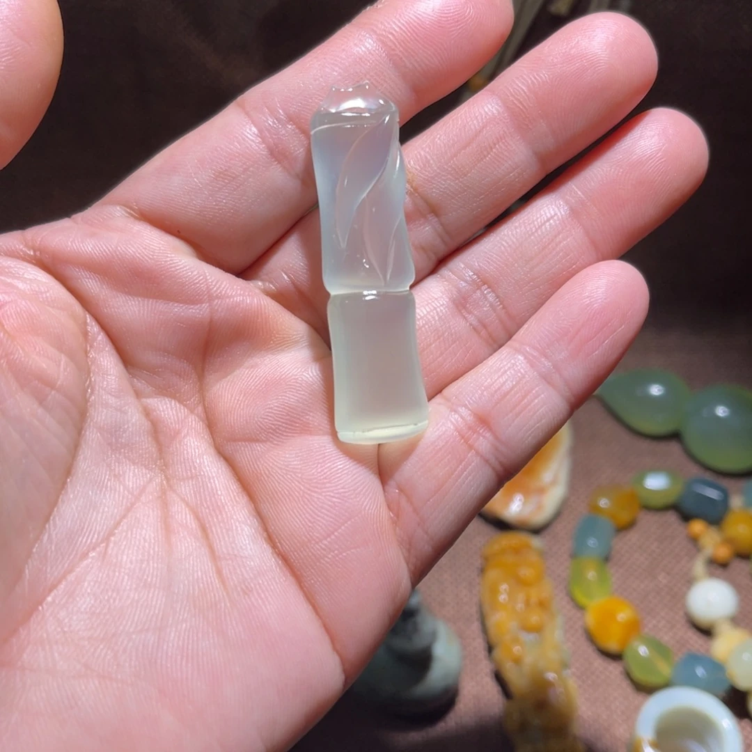 柠***悦蛇纹石玉未镶嵌颈饰
