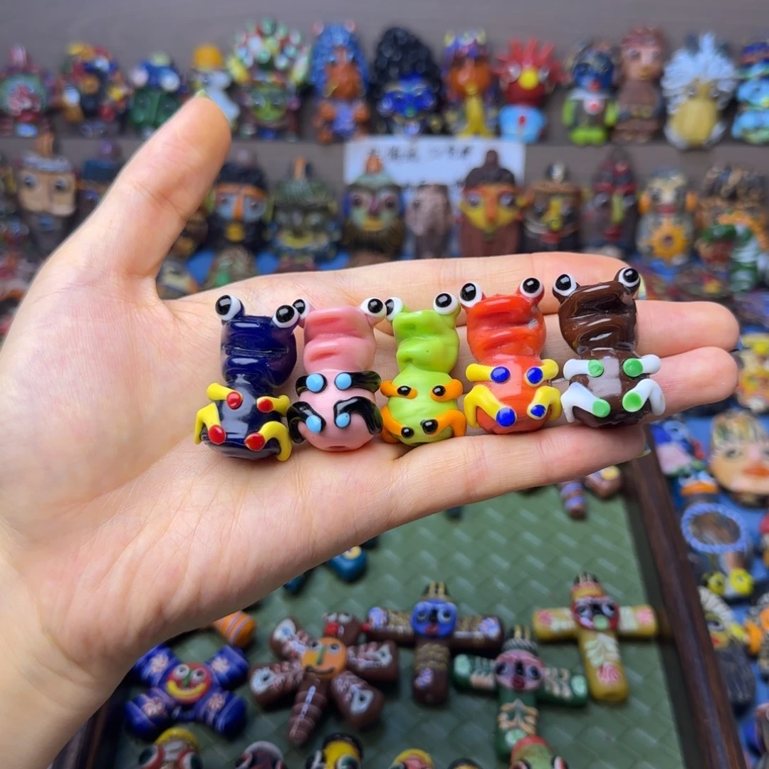 琉璃非金属玻璃颈饰青蛙一个