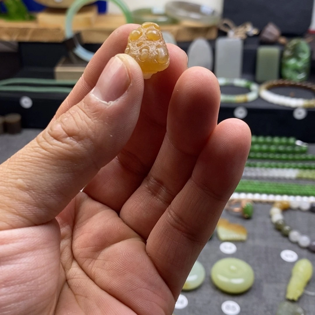 和田玉（糖玉）未镶嵌颈饰糖****录