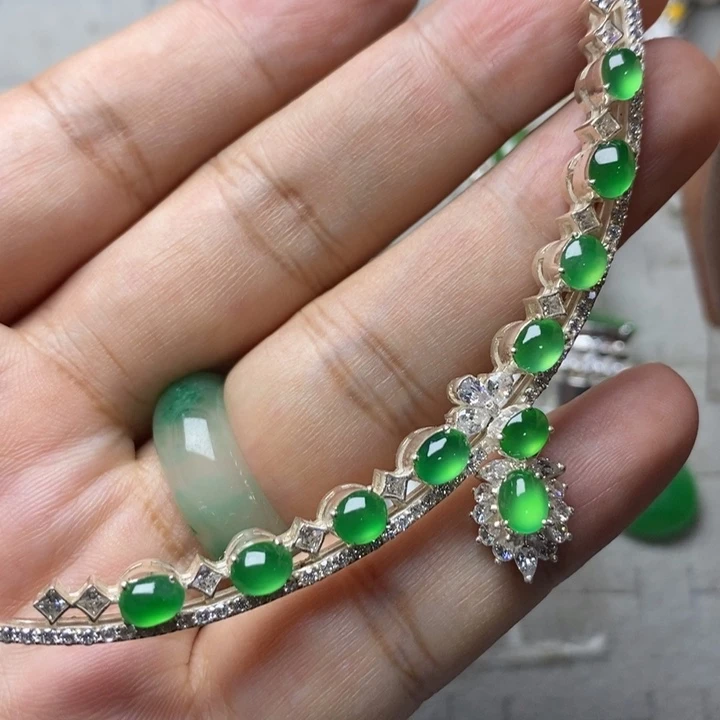 定制翡翠未镶嵌龙石5-6mm