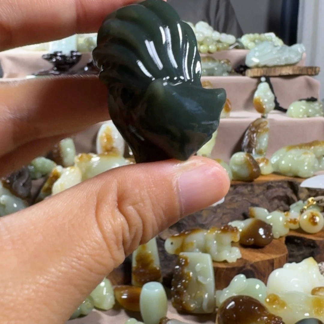 颈饰未镶嵌和田玉（糖玉）