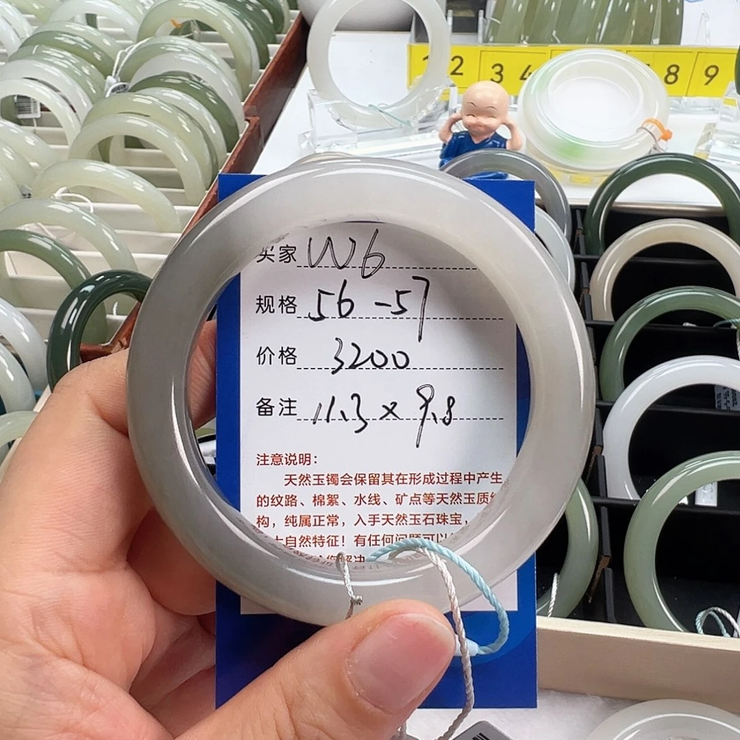 和田玉手镯未镶嵌是***啊