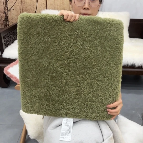 羊毛墨绿色卷毛45.