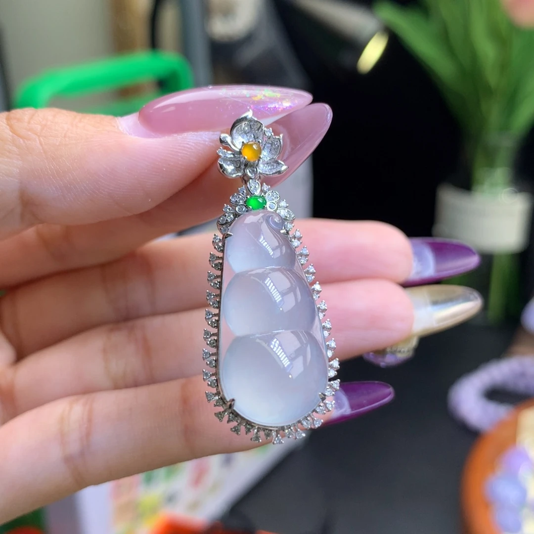 翡翠18K金镶嵌颈饰