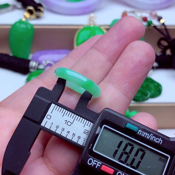 翡翠未镶嵌戒指戒指