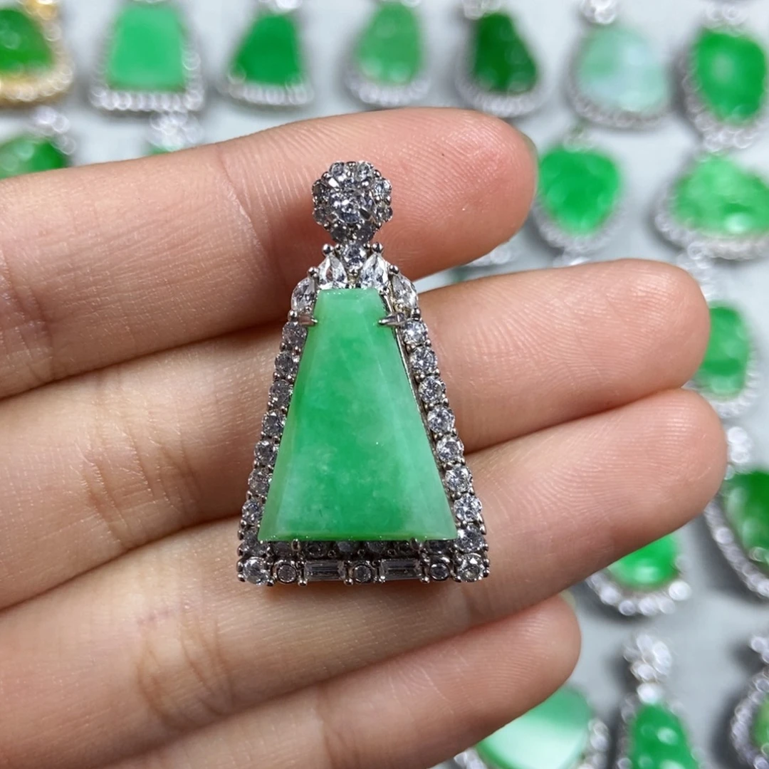 颈饰未镶嵌翡翠无事牌