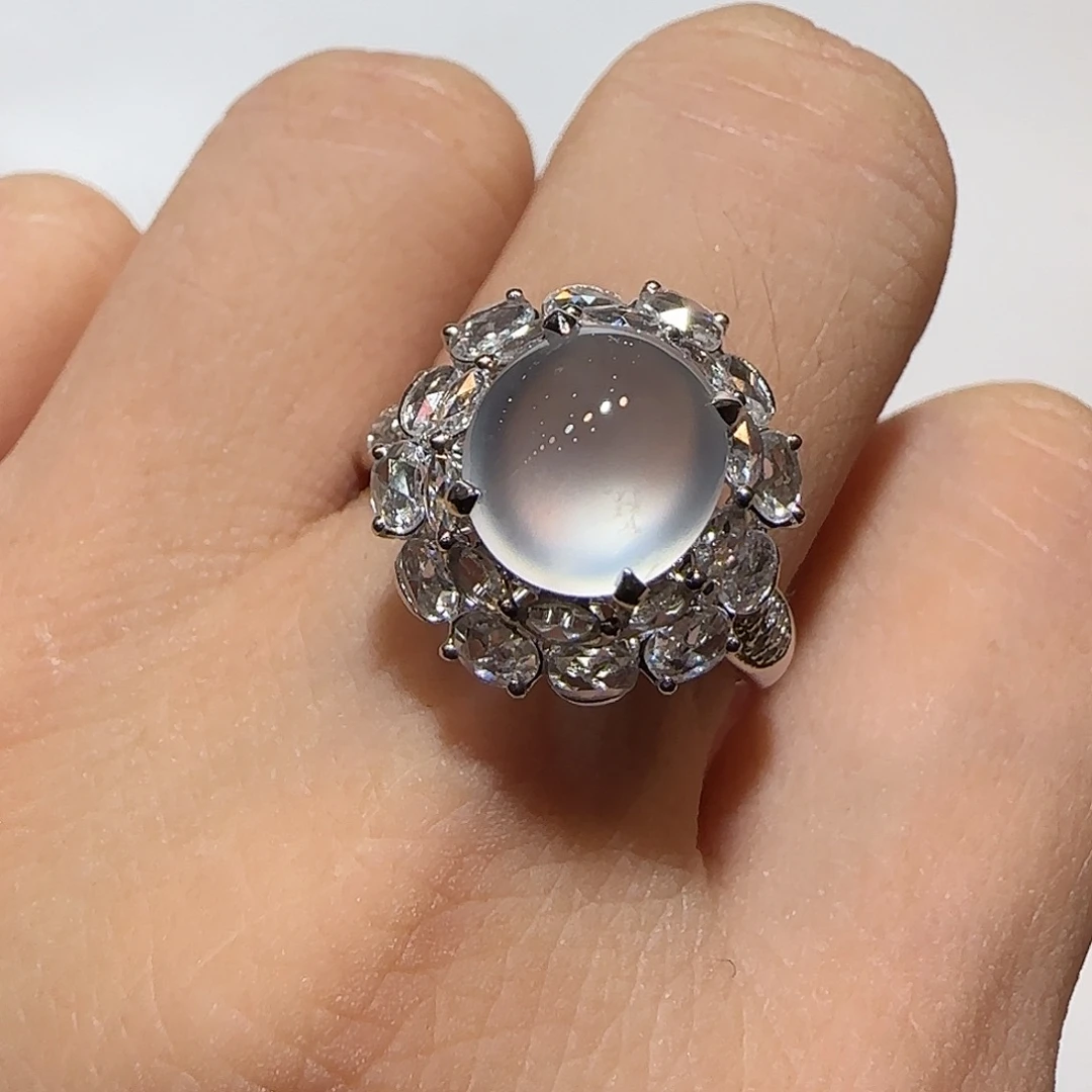 翡翠18K金镶嵌戒指蛋面