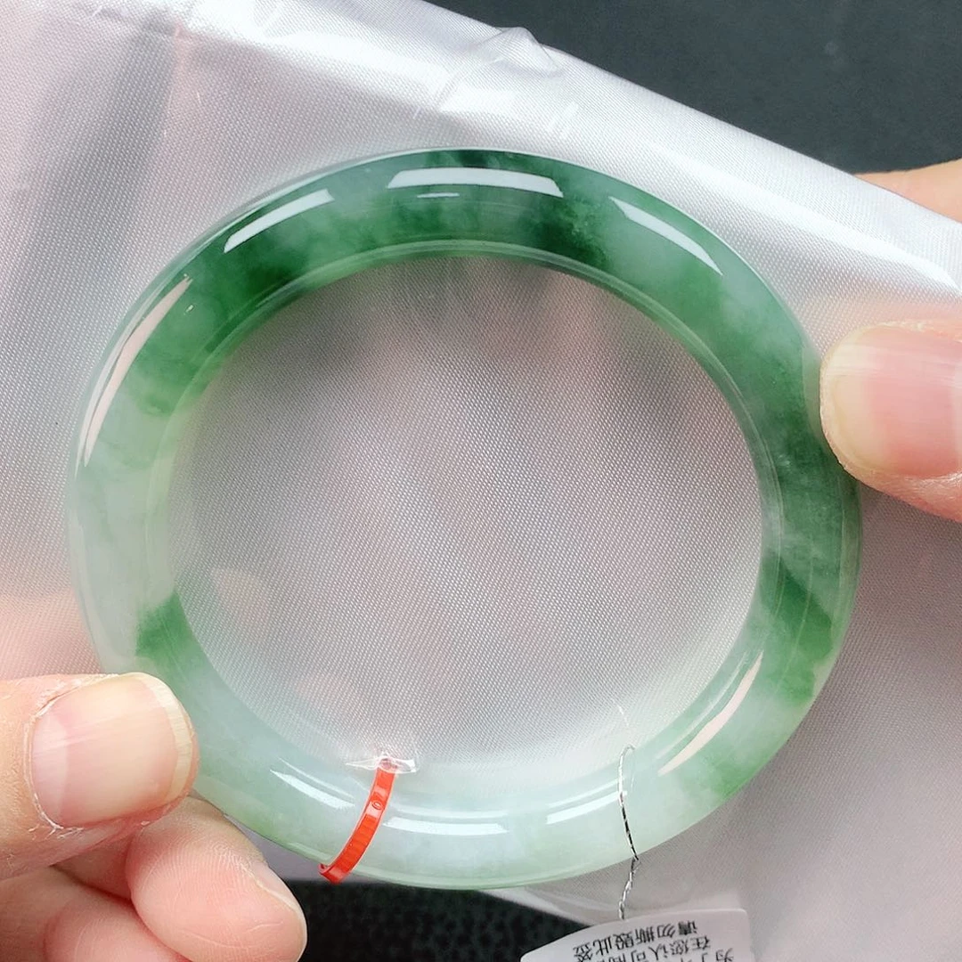 翡翠手镯未镶嵌56圈