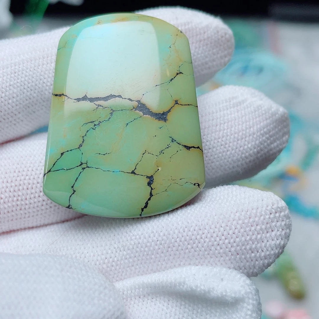 一***虎绿松石未镶嵌珠宝奇石