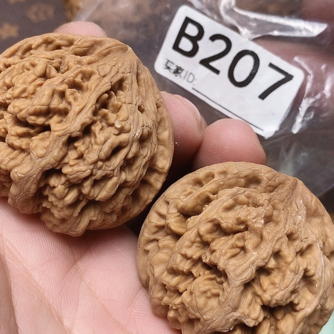 文玩核桃把件粗筋46尺。