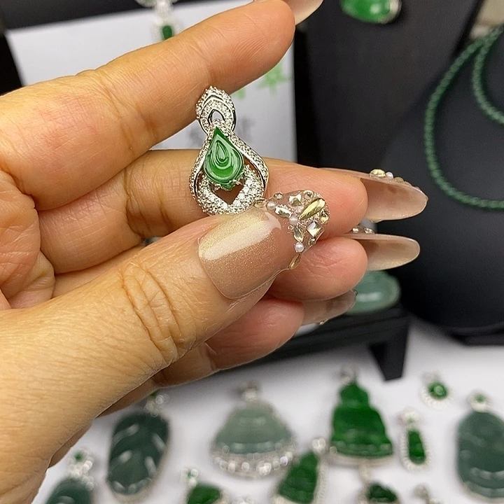 翡翠未镶嵌耳饰翡翠未镶嵌挂件