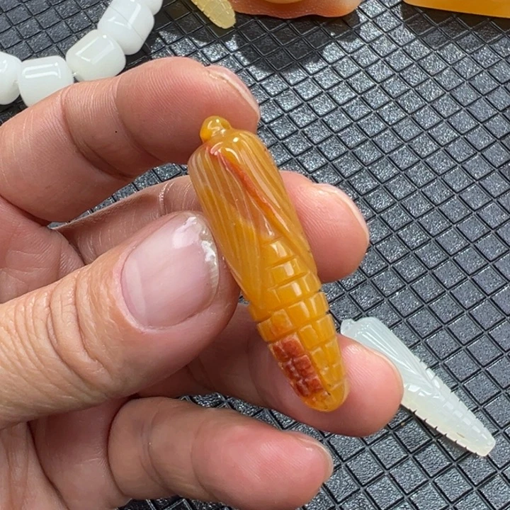 石英质玉（黄龙玉）颈饰未镶嵌