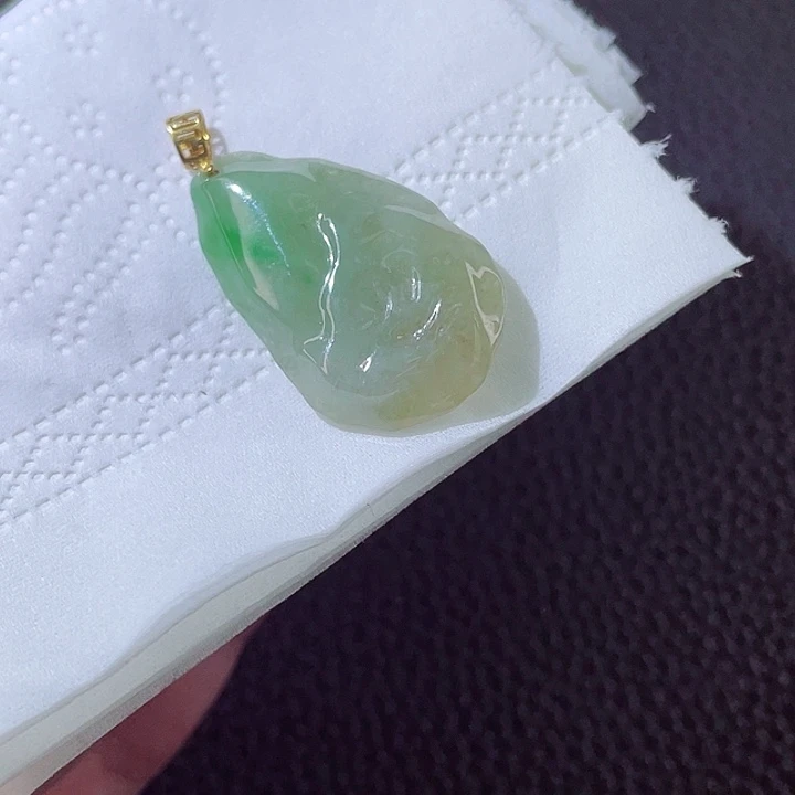翡翠颈饰18K金镶嵌翡翠