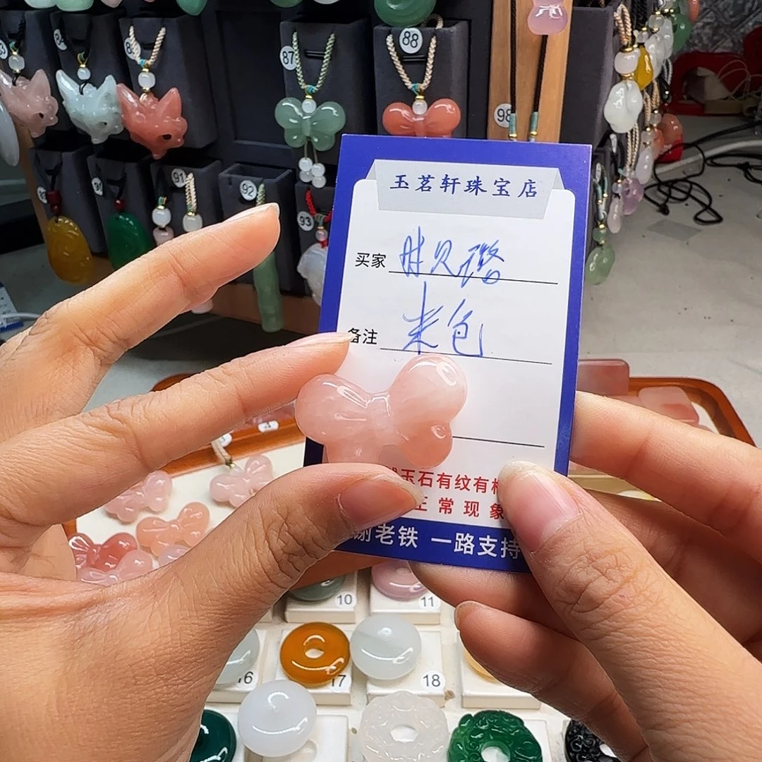 石英质玉未镶嵌颈饰