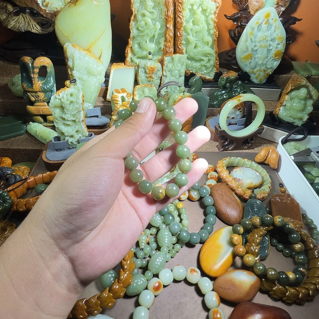透闪石质玉未镶嵌珠宝奇石