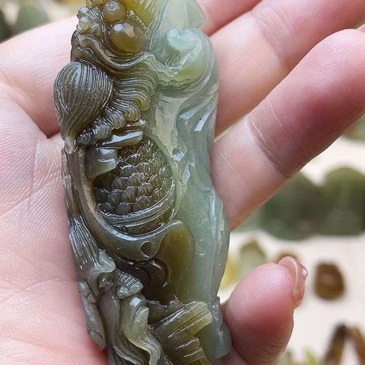 针***生颈饰未镶嵌和田玉
