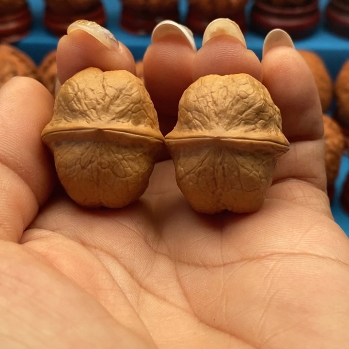 核桃精品文玩核桃手捻玉蝉