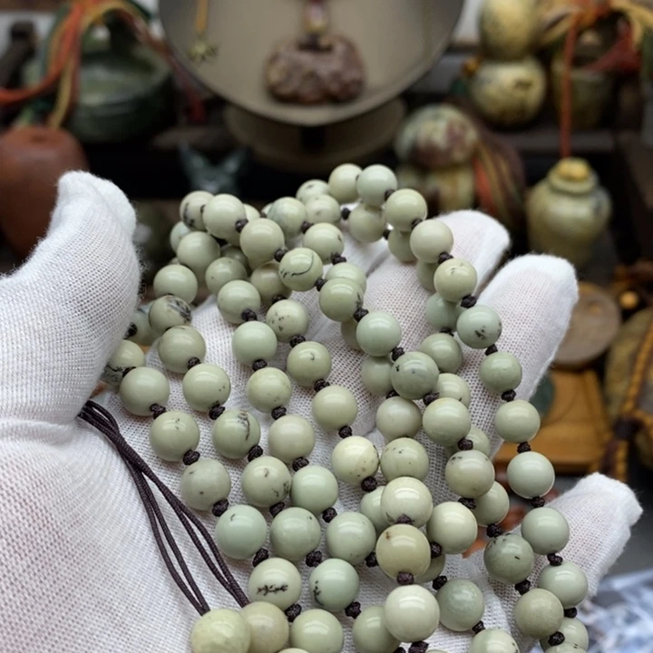 透闪石质玉未镶嵌挂件?