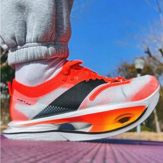 官方正版新款爆款夏季透气时尚百搭休闲旅游减震真爆碳板运动跑