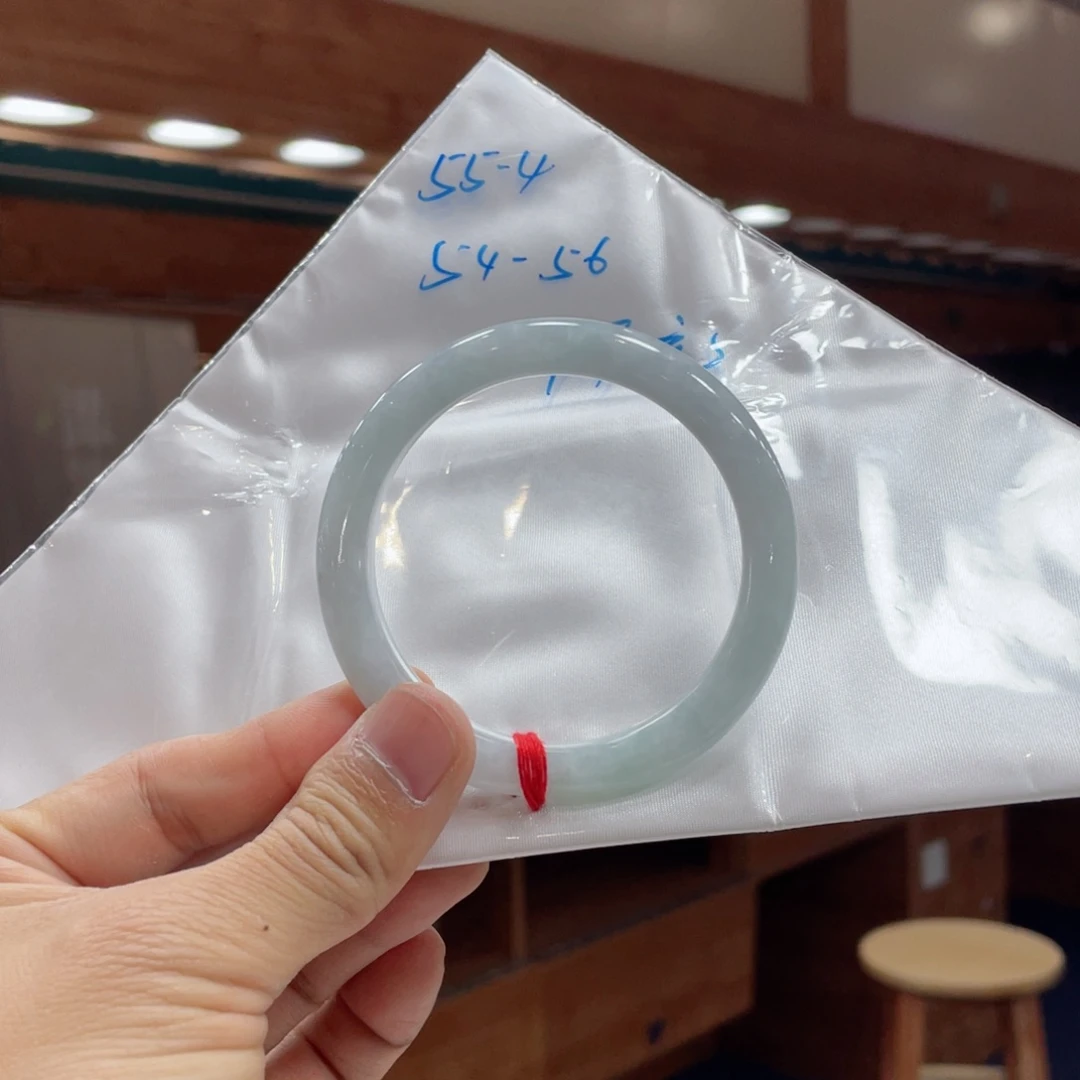 翡翠手镯未镶嵌x**?买断