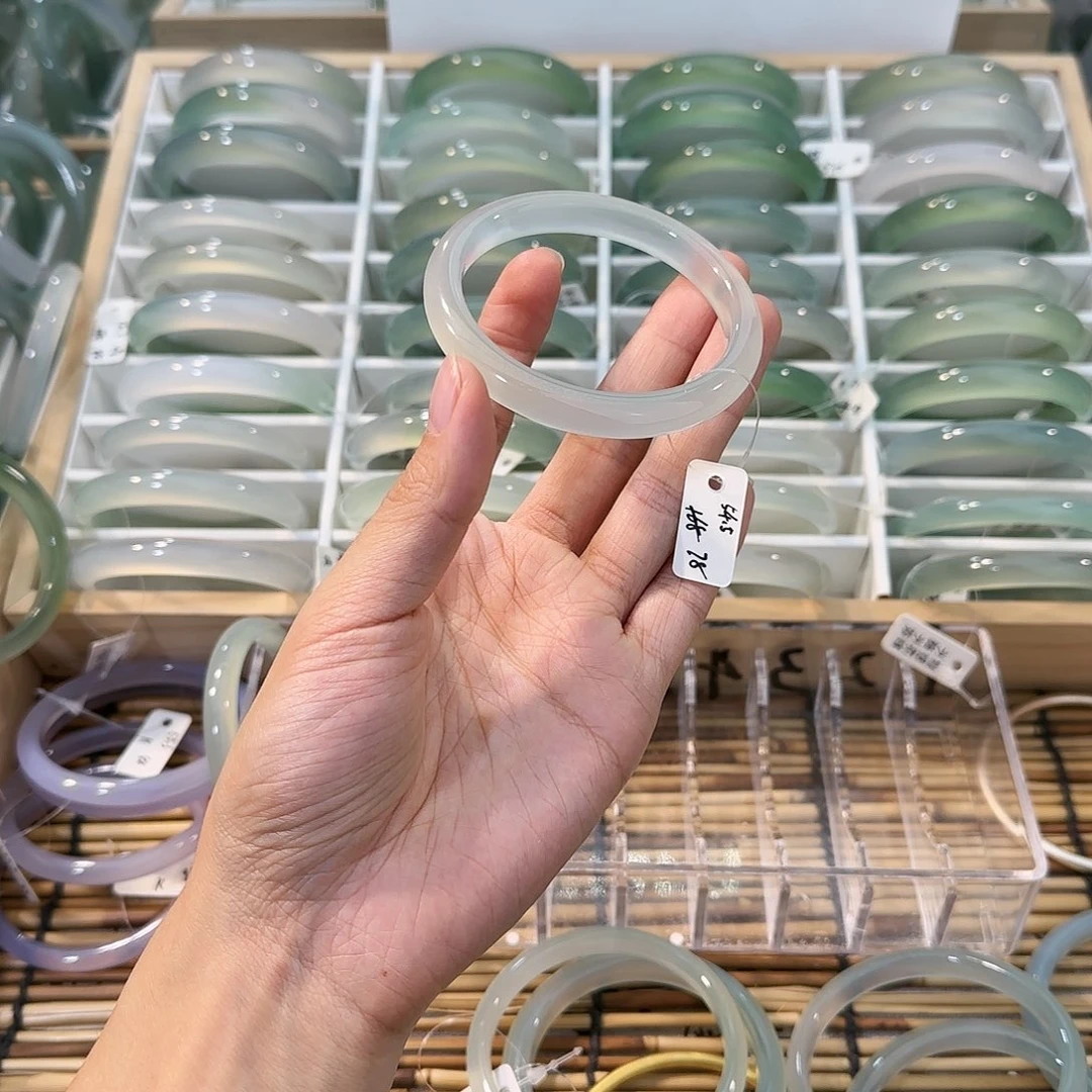 玛瑙/玉髓未镶嵌手镯圈口54.5