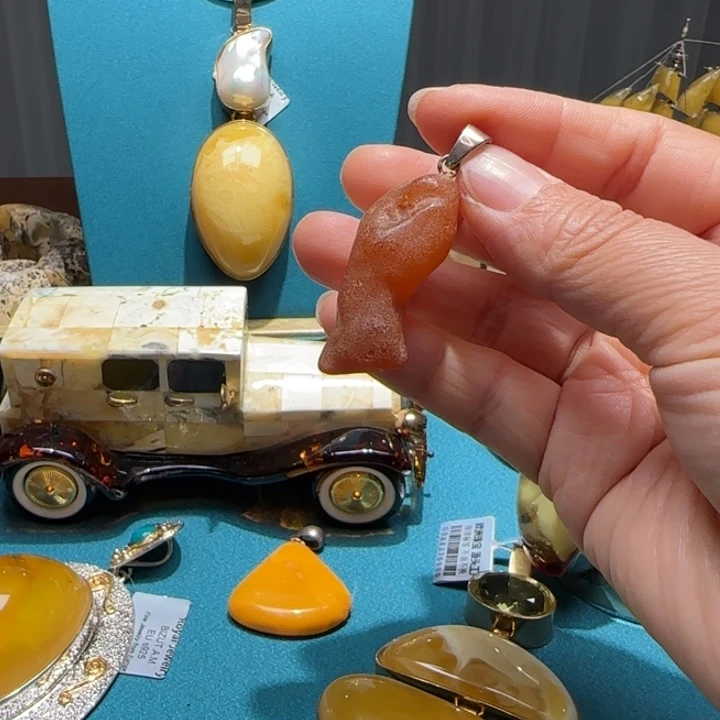 琥珀未镶嵌颈饰波兰设计款琥珀蜜蜡