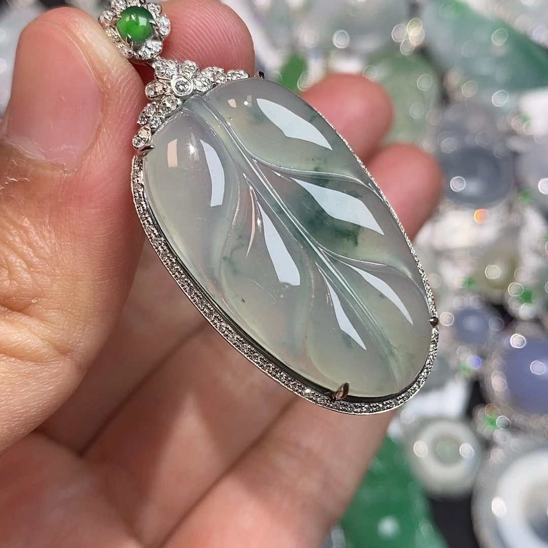 翡翠颈饰18K金镶嵌叶子