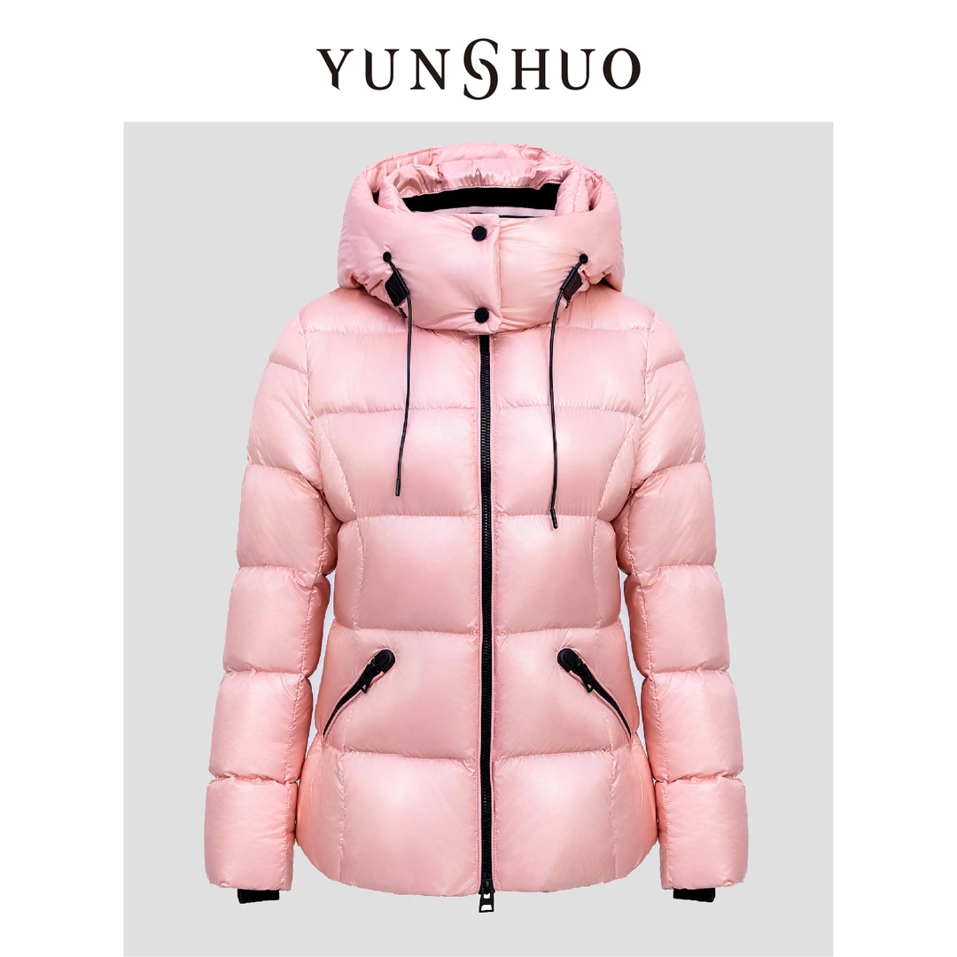 允硕新年战袍开运穿搭冬季新品短款立领连帽女修身羽绒服815125