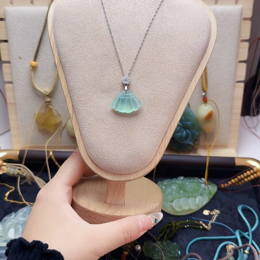 逆***茹蛇纹石玉合金颈饰