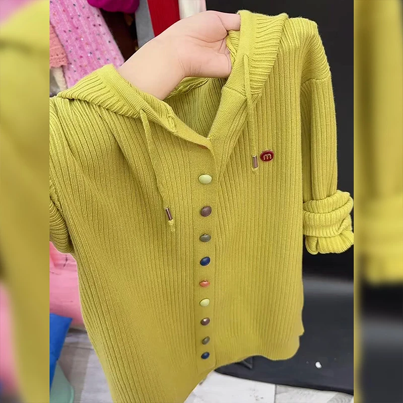 法式复古设计感彩色扣连帽针织开衫秋冬大码胖MM显瘦舒适简约上衣