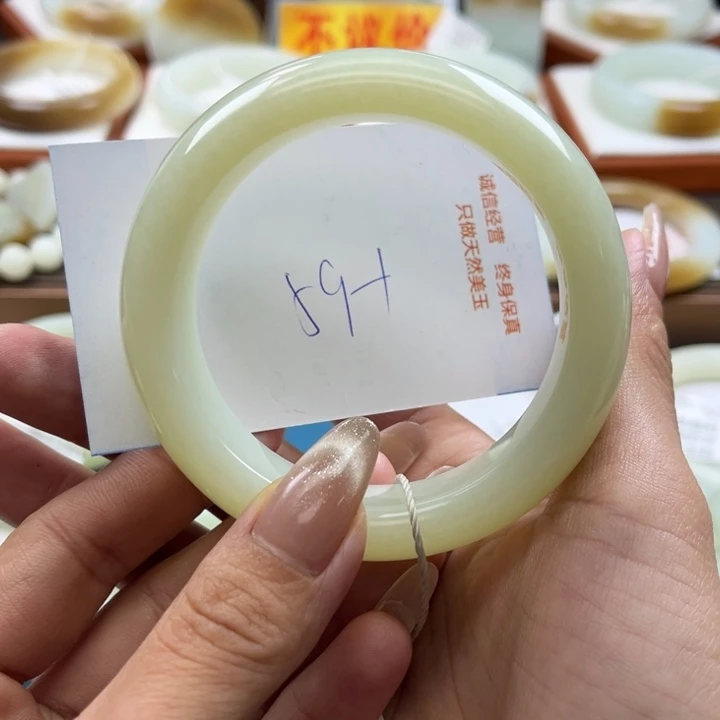 和田玉手镯未镶嵌香*多