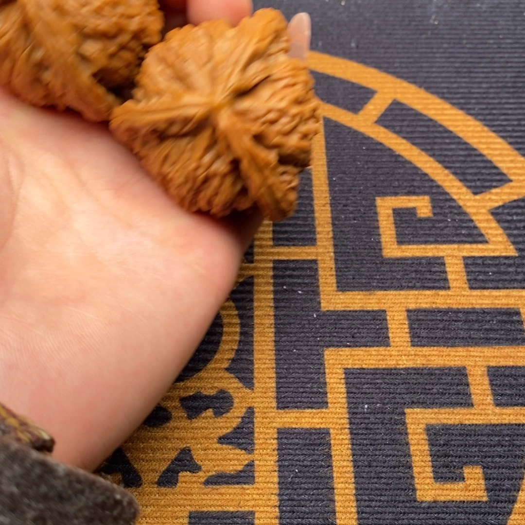 穷***恶文玩核桃吊坠白狮子