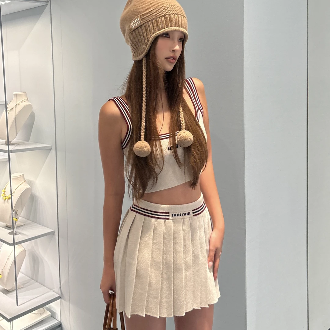 99新 MIU MIU/缪缪 ww206/字母刺绣直筒百褶休闲短裙 羊绒 38码