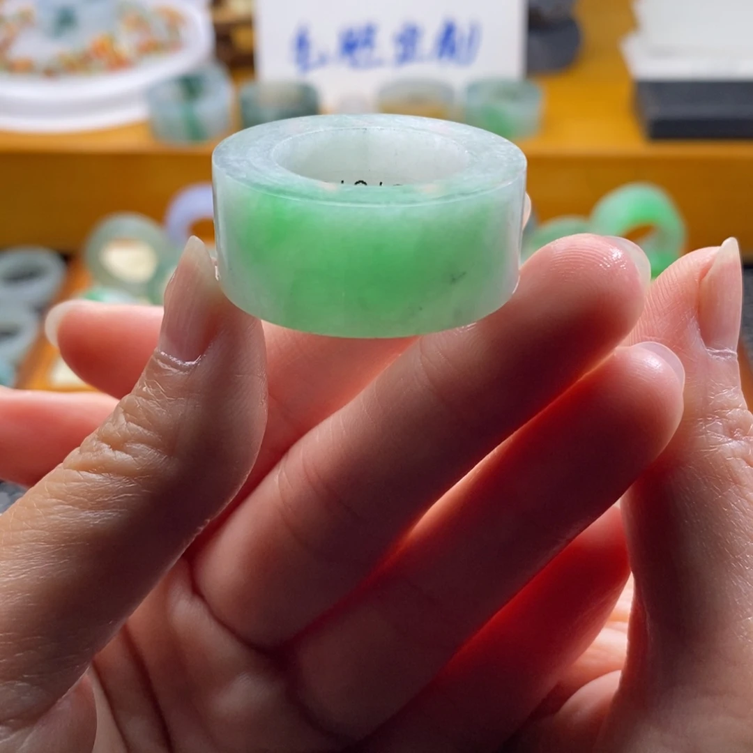 定制翡翠未镶嵌戒指