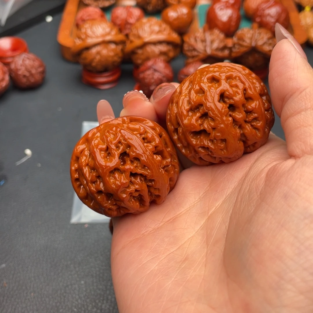 凌***-文玩核桃把件粗筋