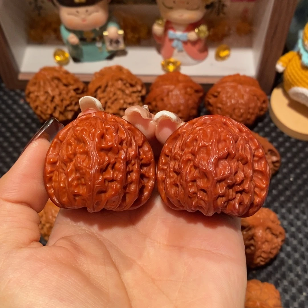 桃核吊坠40.8玉化白狮子，1295