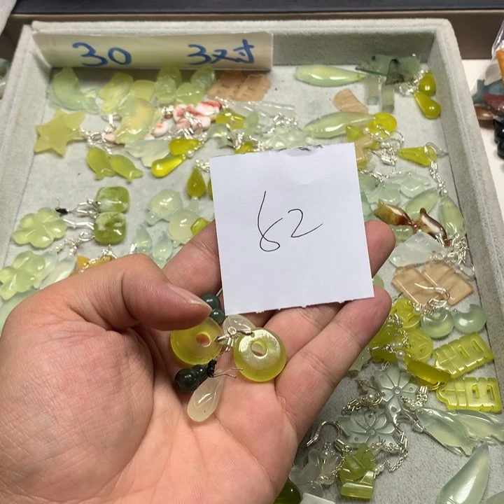 花***兮蛇纹石玉未镶嵌耳钉