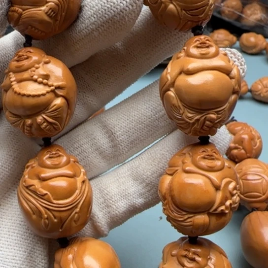 桃核吊坠橄榄雕工艺的