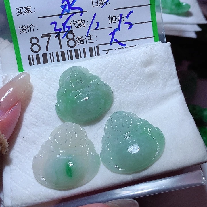 永***的翡翠未镶嵌颈饰你