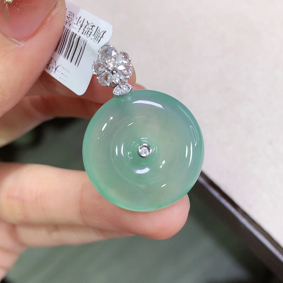 翡翠18K金镶嵌颈饰