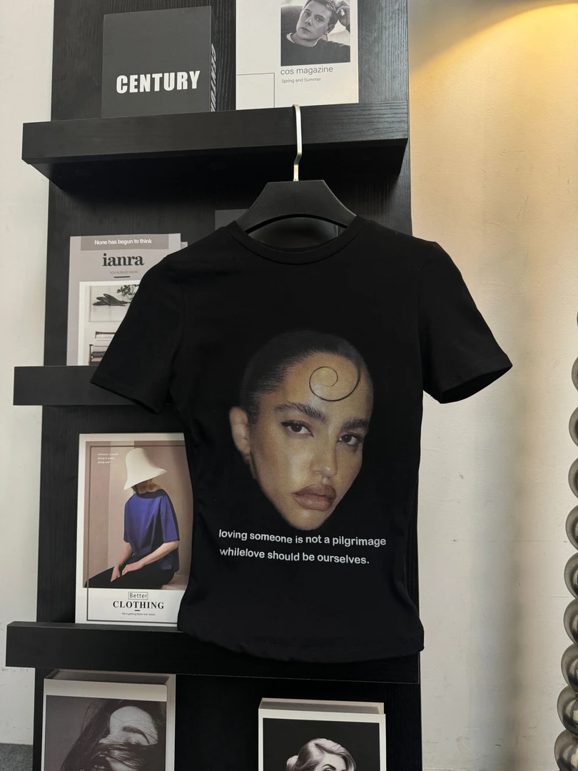 DAMAY推选简约人头上衣小众设计女装高街圆领印花时尚百搭