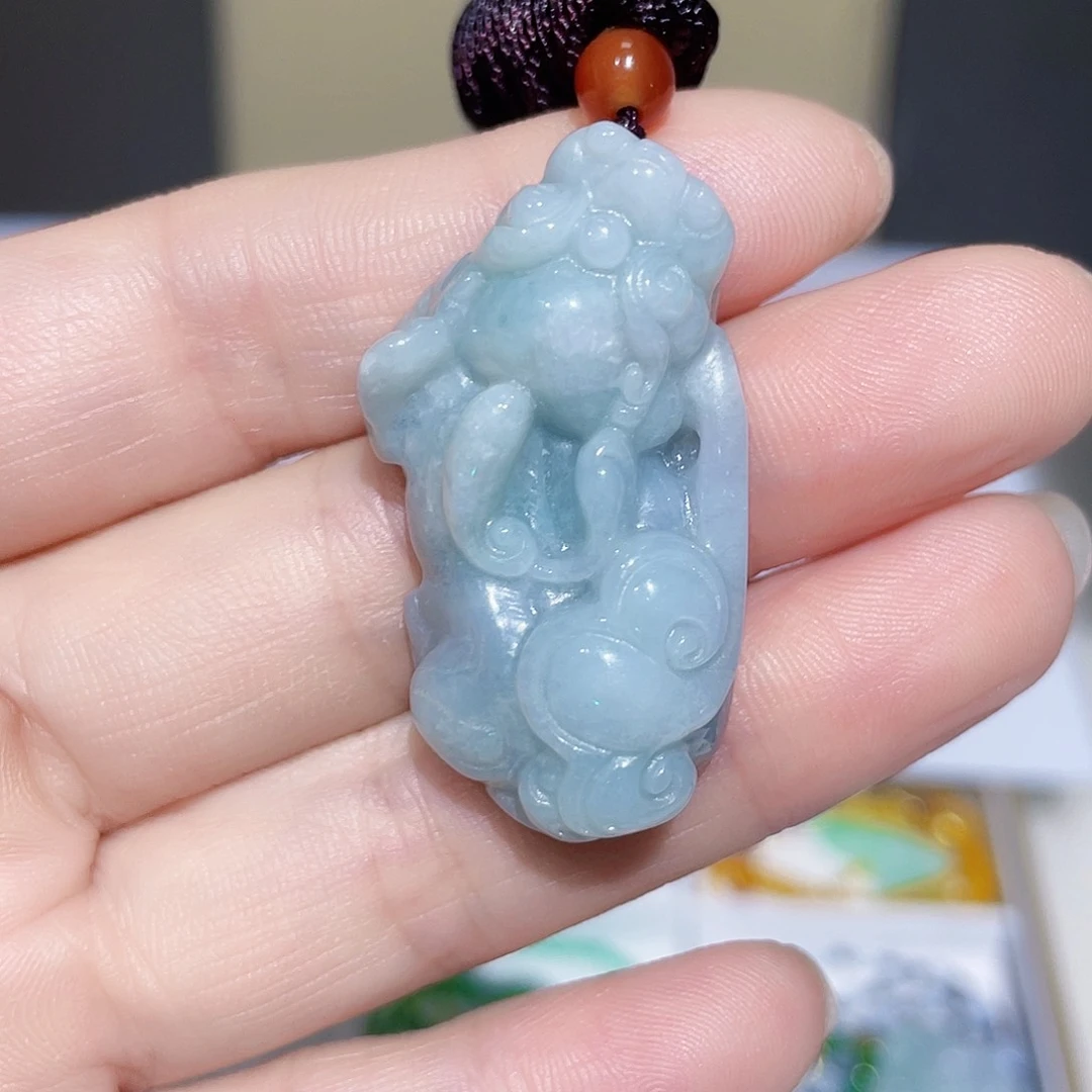 翡翠未镶嵌吊坠(赠链)