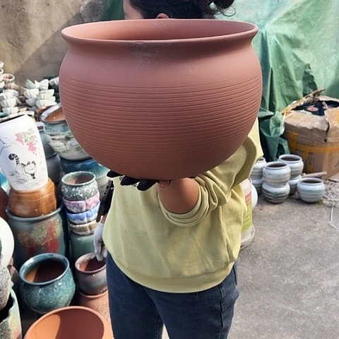 32口24高瑕疵口裂一个。