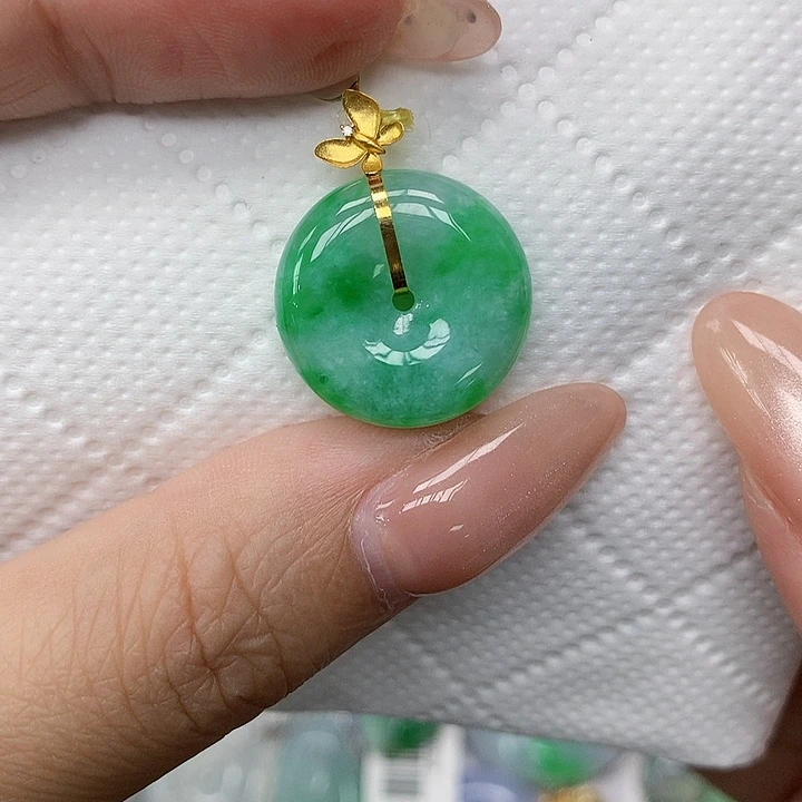 颈饰18K金镶嵌翡翠