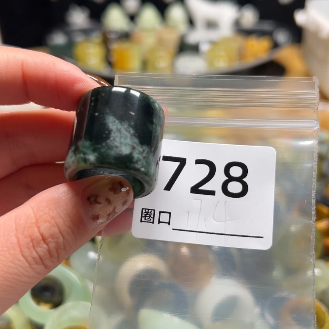 蜗***忆蛇纹石玉未镶嵌戒指