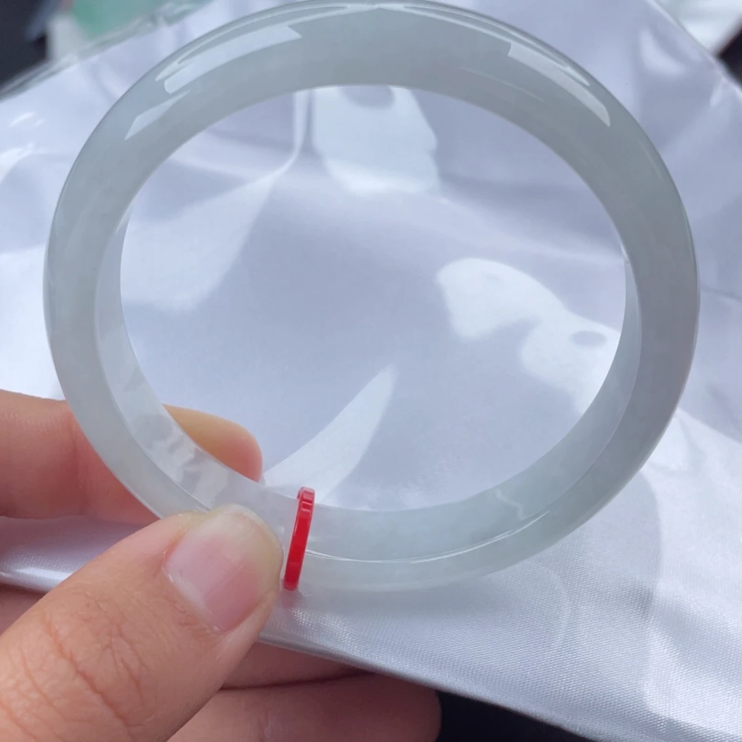 翡翠手镯未镶嵌56圈