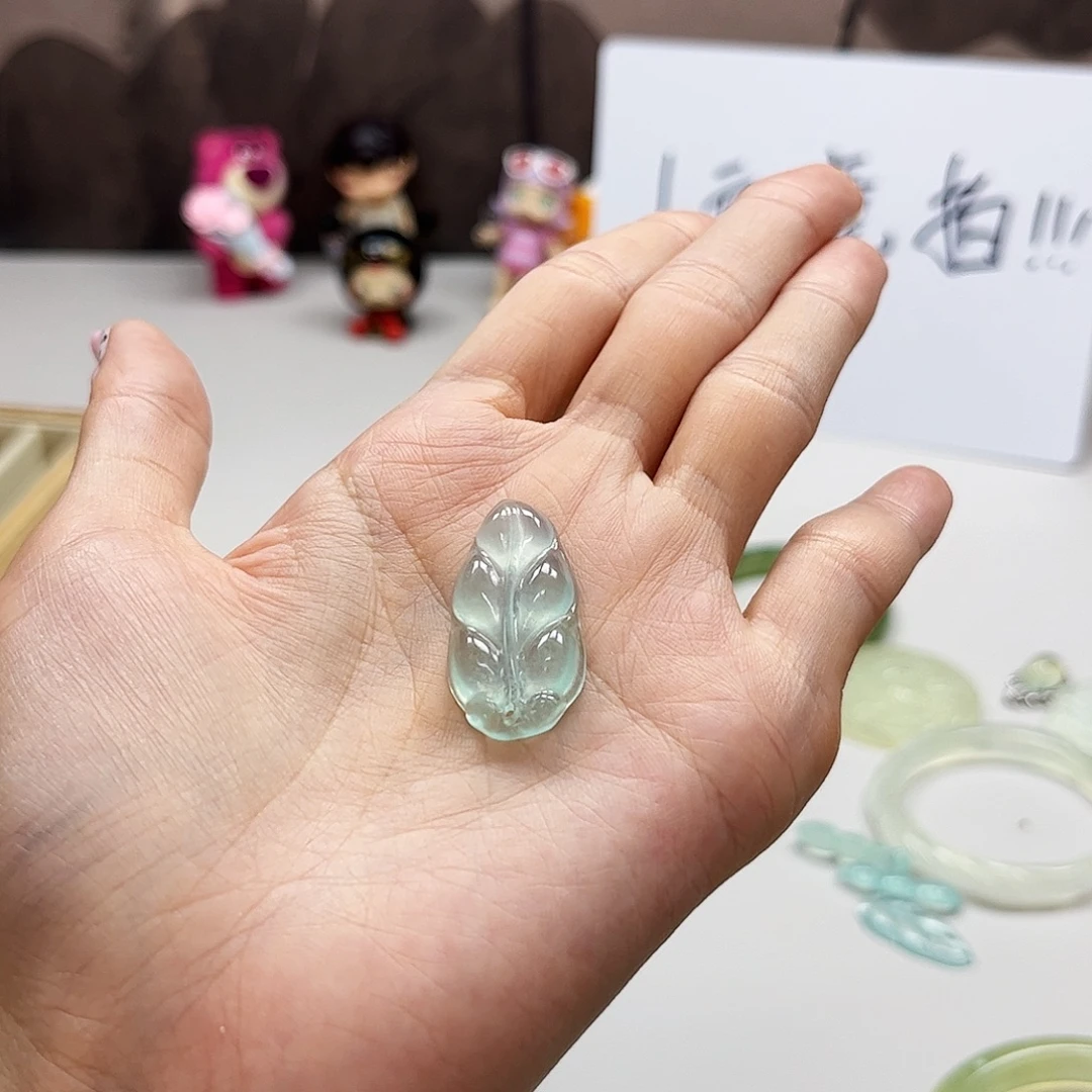 未镶嵌蛇纹石玉吊坠